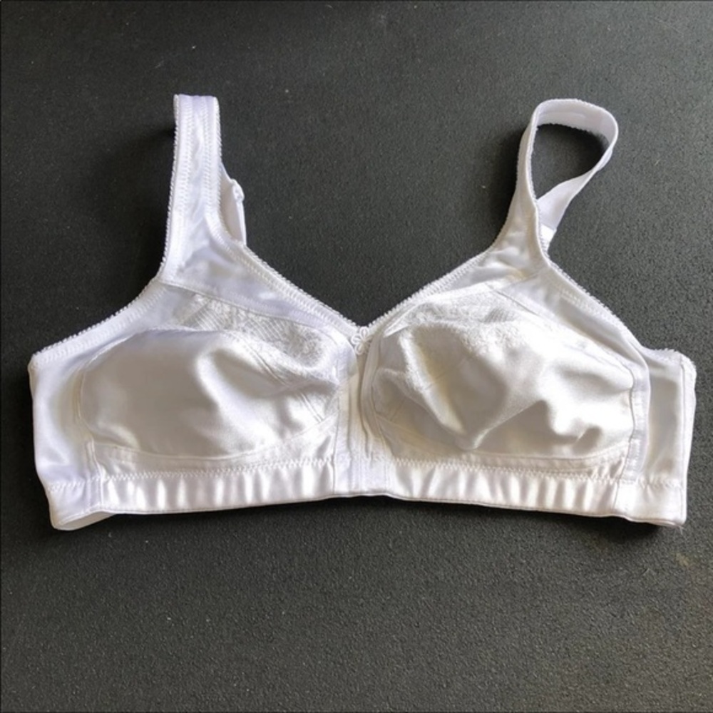 Underscore Bra Size 34B White‎ in color